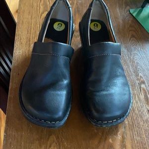 BORN Toby Duo Black Pebbled Leather Clog Size 9